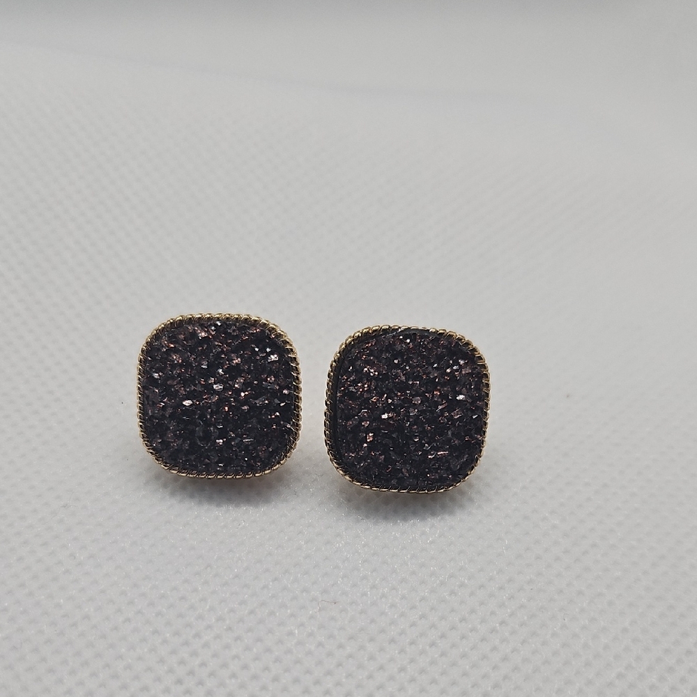 Elegant Black and Gold Textured Earrings